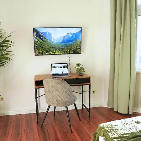 Cozy With 3 Bedroom Luxury Beds, Smart Tv, Wifi & Private Parking Spot Magdeburk