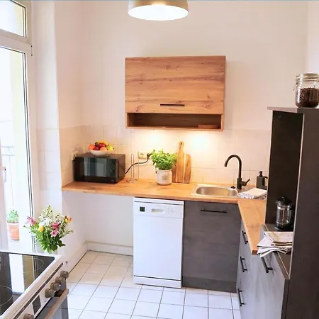 شقة Cozy With 3 Bedroom Luxury Beds, Smart Tv, Wifi & Private Parking Spot ماغديبورغ
