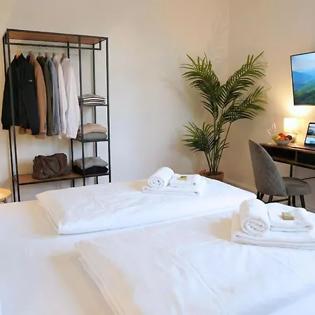 شقة Cozy With 3 Bedroom Luxury Beds, Smart Tv, Wifi & Private Parking Spot ماغديبورغ