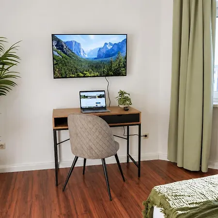 Cozy With 3 Bedroom Luxury Beds, Smart Tv, Wifi & Private Parking Spot ماغديبورغ