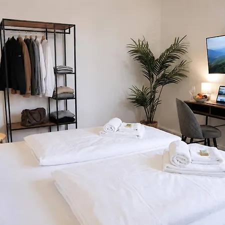 Cozy With 3 Bedroom Luxury Beds, Smart Tv, Wifi & Private Parking Spot شقة *