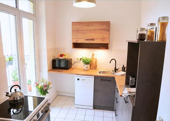 Apartment Cozy With 3 Bedroom Luxury Beds, Smart Tv, Wifi & Private Parking Spot Magdeburg