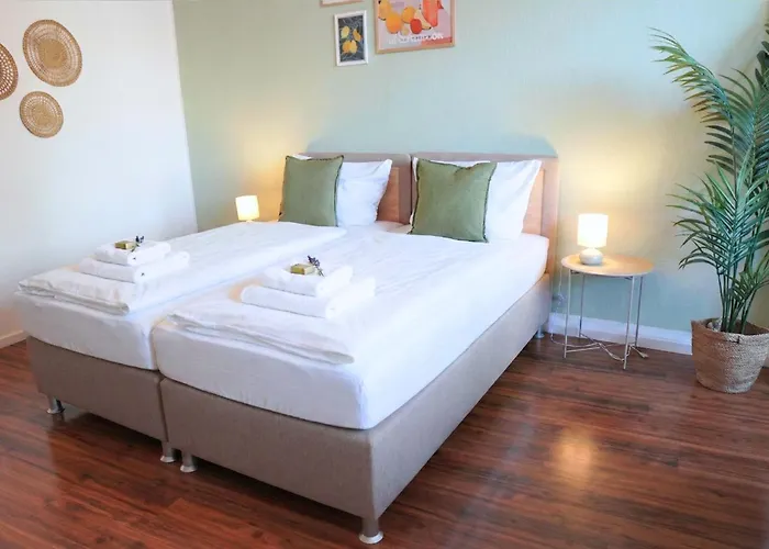 Cozy With 3 Bedroom Luxury Beds, Smart Tv, Wifi & Private Parking Spot Apartmán